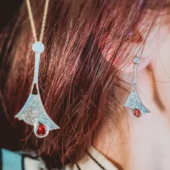 Mosambik-Granat-Silberohrringe