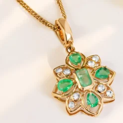Russischer Smaragd-Goldanhänger